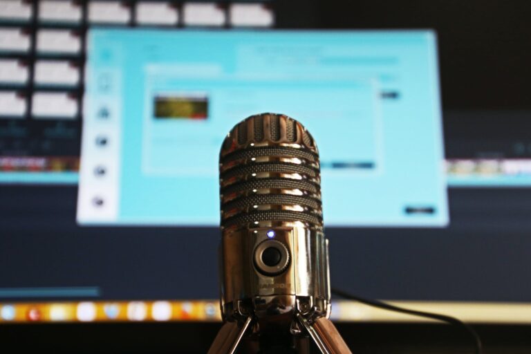 How to Use Podcasts to Grow Your Audience and Boost Your Brand in 2024